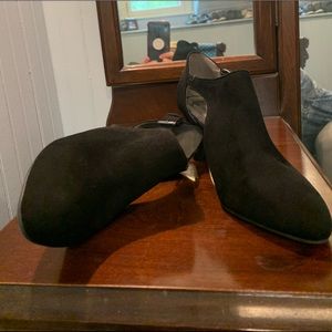 Bandolino black suede women’s dress shoes.  Never worn.